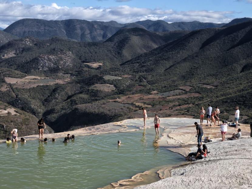 Hierve el agua, en Oaxaca, volvió a abrir sus puertas el 13 de octubre del 2021, luego de cerrar por la contingencia sanitaria y problemas agrarios. Foto: Cuartoscuro.