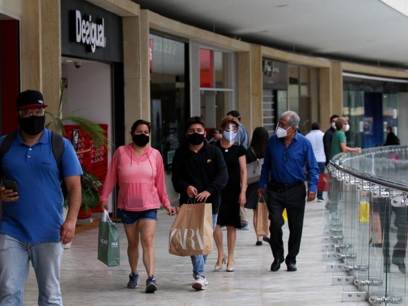 Los consumidores mexicanos visitan más los centros comerciales, no necesariamente a comprar sino a pasear. Foto: Cuartoscuro 