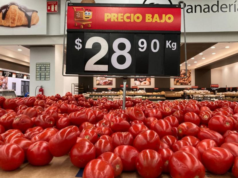 Precio del kilo de jitomate en un supermercado. 