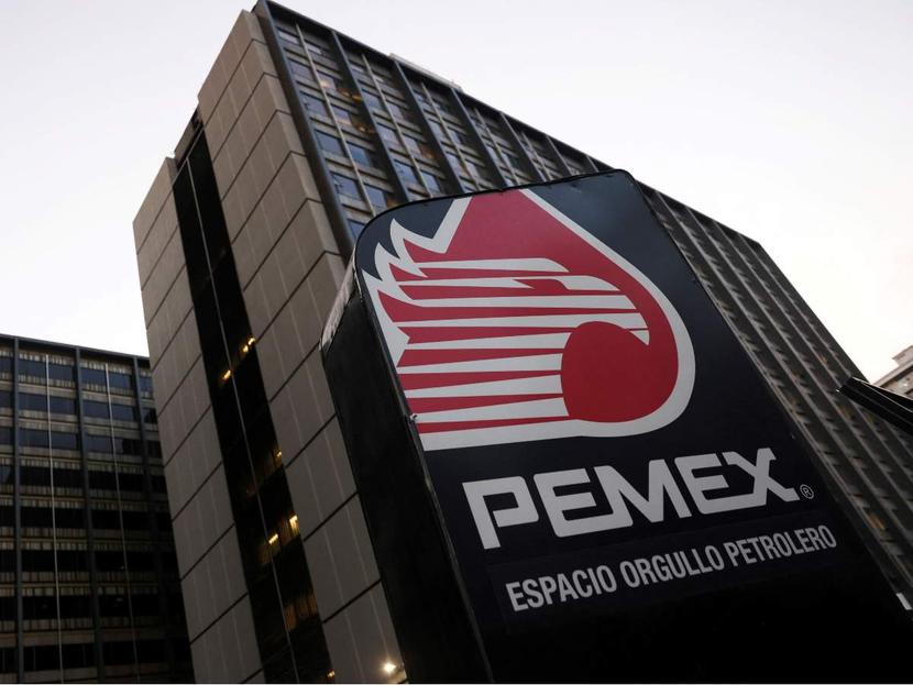 Logotipo de Pemex con letras blancas sobre fondo negro 