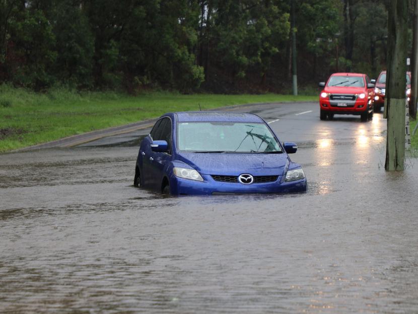 Auto inundado.