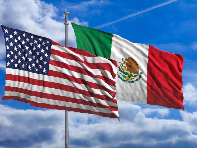 Banderas de Estados Unidos y México 