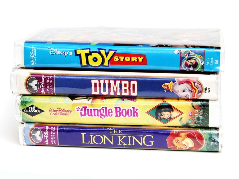 Pila de películas VHS de Disney. 