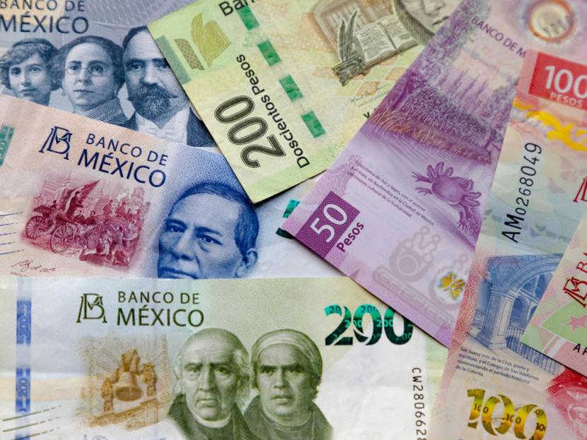 Billetes mexicanos de diferente denominación 