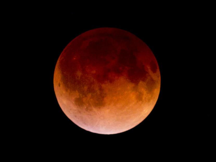 El último eclipse lunar total del año ocurrirá mañana. Foto: Especial