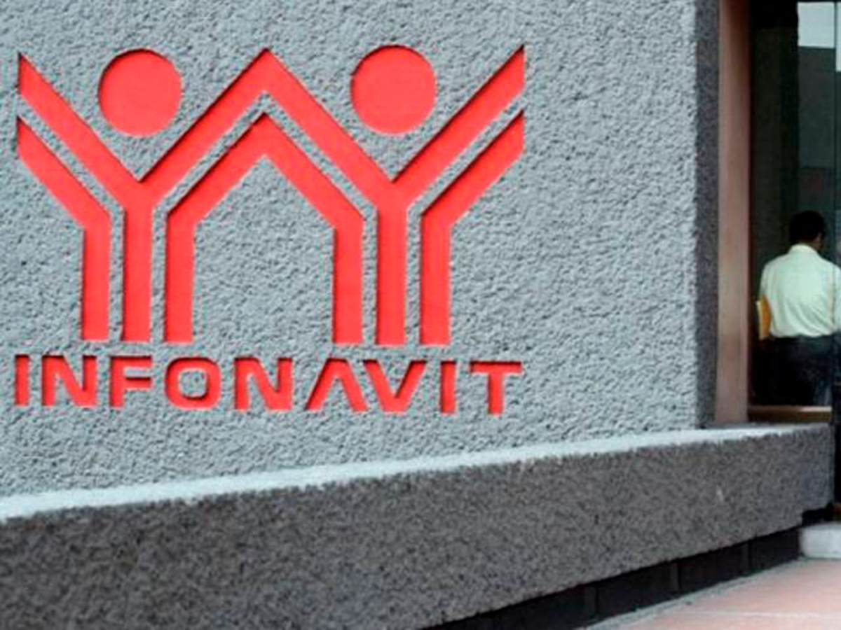 Logotipo del Infonavit con letras color rojo. 