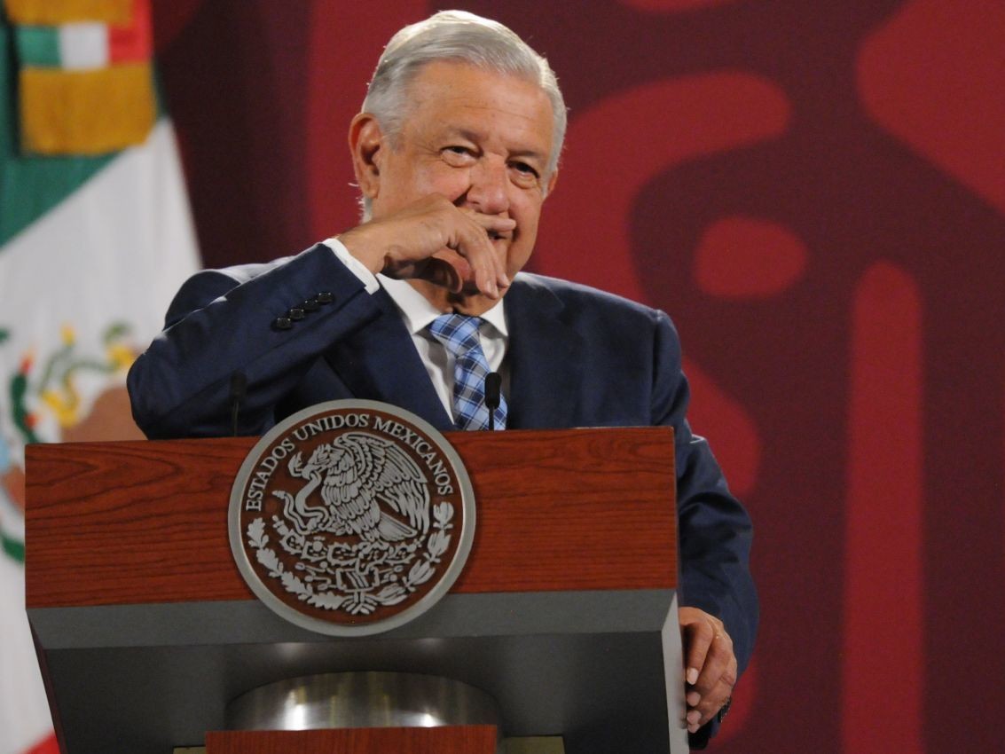 El presidente López Obrador habla en la conferencia matutina realizada en el Palacio Nacional. 