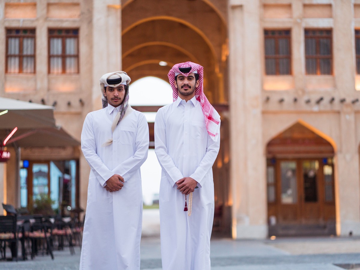 Dos jóvenes qatarís