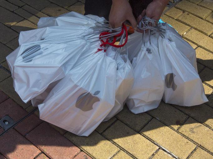 Este video documenta el ambiente que se vivía en las filas afuera de las Apple Store de Nueva York, 24 horas antes de la venta del iPhone 6. Foto: Reuters.