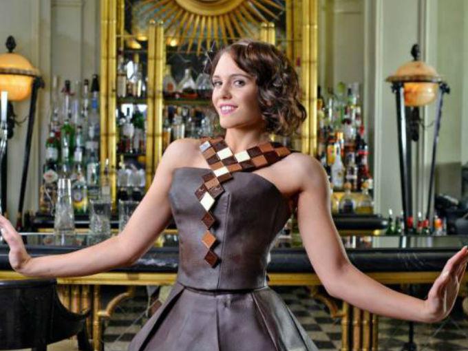 Serie de tv Downton Abbey inspira vestido de chocolate | DineroenImagen