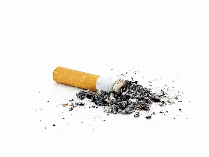 Un estudio reciente descubrió que cada cigarro quita 11 minutos a tu vida y, a partir de ello, una aseguradora creó una gran campaña. Foto: Thinkstock