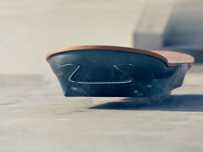 Lexus dice que su patineta utiliza nitrógeno líquido para mantener fríos los superconductores. Foto: Lexus