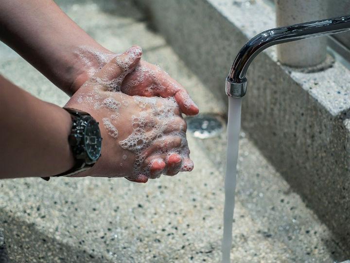  Prepara jabón casero para manos, ¡muy económico! Foto: Pixabay