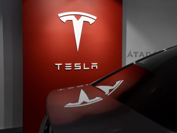Tesla Model 2 será el auto eléctrico más esperado por Elon Musk, ya que podría convertirse en el primer vehículo del fabricante sin volante ni pedales. Foto: Unsplash 