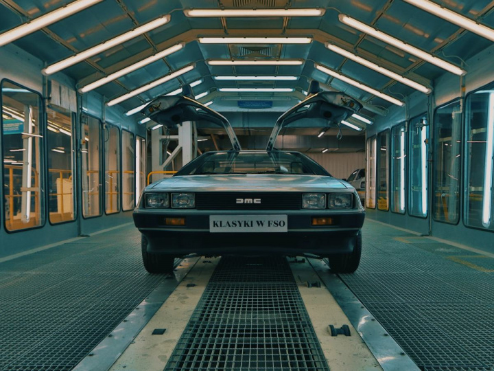 El mítico DMC DeLorean, auto que se hizo famoso en la trilogía de Volver al Futuro, regresará este año, pero esta vez será eléctrico. Foto: Unsplash 
