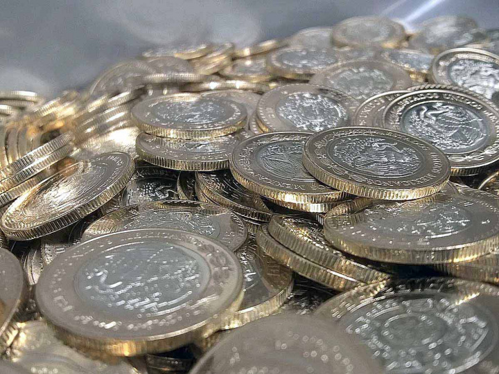 Monedas de diez pesos.