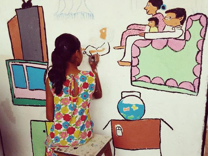 Melanie Gritzka reunió 2,700 dólares con el fin de realizar un taller de arte para los niños que habitan en Dharavi.  Foto: Melanie Gritzka