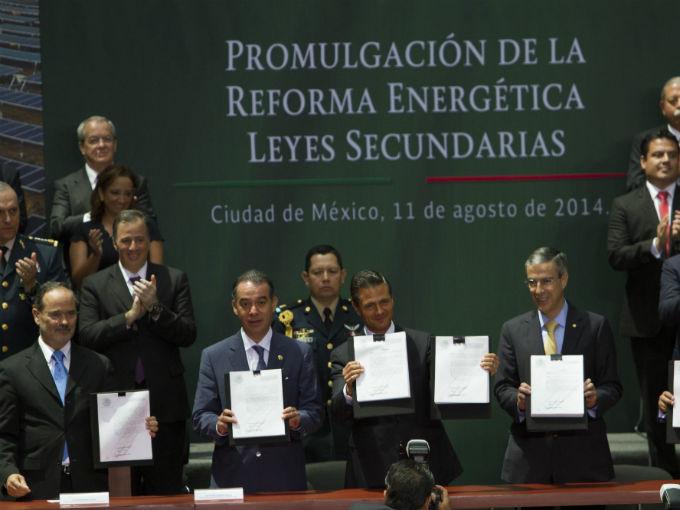 Finalmente ayer el Presidente Enrique Peña Nieto promulgó las leyes secundarias de la reforma energética. Foto: Cuartoscuro