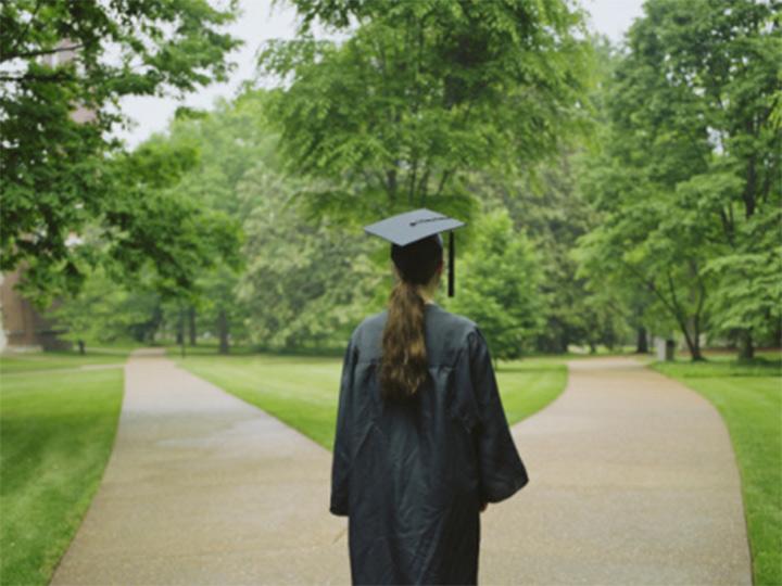 La mayoría de las personas van a la universidad para mejorar sus expectativas laborales. Foto: Getty