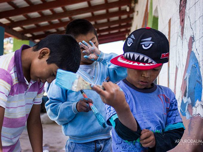 No hace falta irnos al otro lado del mundo para encontrar a niños que viven rodeados por fenómenos como la violencia, la desigualdad y la falta de acceso a Derechos Humanos. Foto: Arturo Daumas