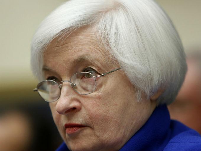 Mantener los planes de subir la tasa de interés puede ser no sólo una idea equivocada, sino suicida. Foto: Reuters