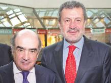 Luis Téllez, presidente de la BMV (izq.) y Marcos Martínez, presidente ejecutivo de Santander México (der.). Fotos: David Hernández ).