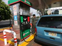 Durante noviembre pasado se consumieron en México un promedio de 803 mil barriles de gasolinas al día. Foto: Excélsior