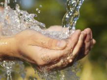 “Agua en el Desierto” es la manera que tienes de apoyar a quienes padecen la escasez del vital líquido. Foto: Photos.com