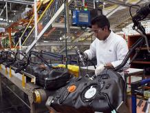 Al cierre de 2013, la INA espera alcanzar un valor de la producción de autopartes de poco mas de 77,250 millones de dólares. Foto: Archivo Excélsior