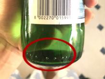 ¡Este el curiosos significado de los puntitos de las botellas! Foto: *Dania Decle