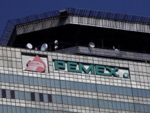 Pese a que el gobierno mantiene una estrategia de combate al robo de hidrocarburos, las tomas clandestinas a los ductos de Pemex sigue siendo un problema sin resolver. Foto: Reuters 