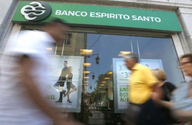 Espirito Santo Internacional, principal accionista del grupo financiero del mismo nombre y segundo banco más grande de Portugal, dijo el martes que no había pagado bonos a “pocos clientes”. Foto: Reuters