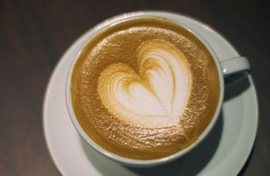 Un café expreso contiene en torno a 80 miligramos de cafeína. Foto: Flickr de lng0004