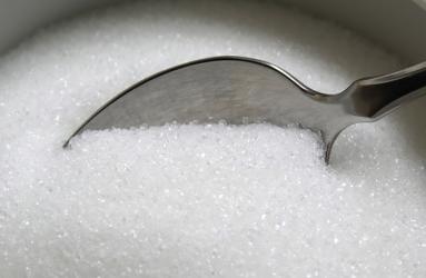 La decisión final del Departamento de Comercio dijo que el azúcar mexicana había sido vendida a niveles de 40.48 por ciento a 42.14 por ciento frente a la decisión de octubre de 2014 de márgenes 