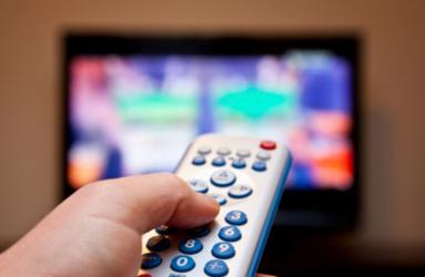 La televisión influye en 43% de las compras de los mexicanos, según un estudio de Ernst & Young. Foto Thinkstock