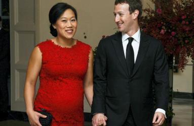 Zuckerberg y su esposa Priscilla Chan anunciaron el martes en la red social el nacimiento de su hija Maxima. Foto: Reuters