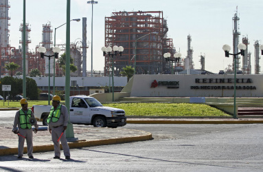 La empresa diferirá proyectos en materia de refinación por un costo de 35 mil 400 millones de pesos. Foto: Cuartoscuro.