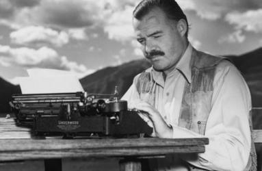 Hemingway ganó el Premio Pulitzer por “El Viejo y el Mar” en 1953 y al año siguiente obtuvo el Nobel de Literatura por la producción de toda su vida. Foto: Life.