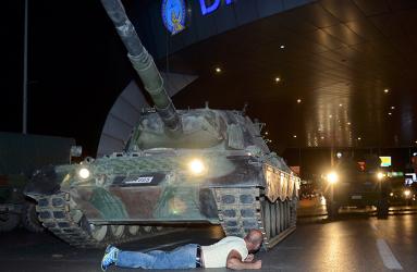 ¿A qué se han enfrentado este tipo de economías cuando surge un golpe de Estado? Foto: Reuters