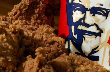 Un reportero accidentalmente encontró la famosa receta del pollo Kentucky Fried Chicken. Foto: Getty.