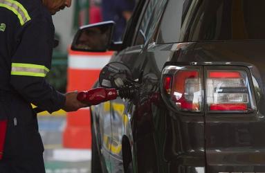 El precio máximo de la gasolina Premium bajará un centavo respecto a este martes. Foto: Archivo Cuartoscuro