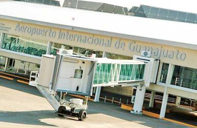 En 2012 el Aeropuerto Internacional de Guanajuato dio servicio a 800 mil pasajeros y en 2016 cerró con un millón 700 mil pasajeros.  Foto: GAP