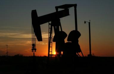 La OPEP decidió este jueves extender los recortes a la producción de petróleo en alrededor de 1.8 millones de barriles diarios. Foto: Pixabay