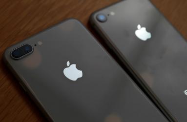 Las primeras encuestas revelan que el iPhone 8 no es tan popular como sus antecesores. Foto: Reuters.