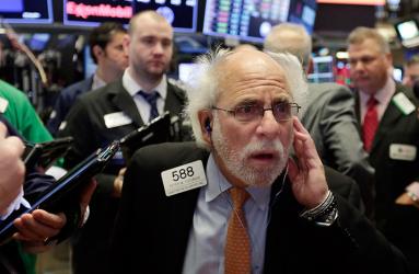 De acuerdo con analistas, la tendencia desfavorable de los mercados accionarios este jueves resultó del escepticismo sobre la reforma tributaria en los Estados Unidos. Foto: AP
