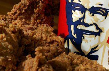 La propuesta de KFC es que las familias cenen y compartan las fiestas. Foto: Getty.