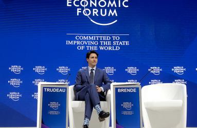 Trudeau centró su mensaje en el Foro Económico Mundial, sobre la necesidad de apoyar a las mujeres para que se impulse el crecimiento económico del mundo. Foto: AP
