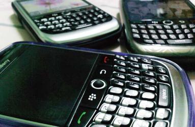 Los equipos BlackBerry vendidos  al cártel de Sinaloa eran modificados y los hacían indetectables. Foto: Especial