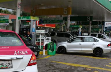 El SAT ubicó irregularidades fiscales por 3 mil 217 millones de pesos asociadas a 194 contribuyentes de gasolineras. Foto: Cuartoscuro