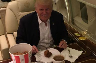 Donald Trump no oculta su amor por la pizza, hamburguesas de comida rápida, refrescos y helados. Foto: Twitter/ Donald Trump
